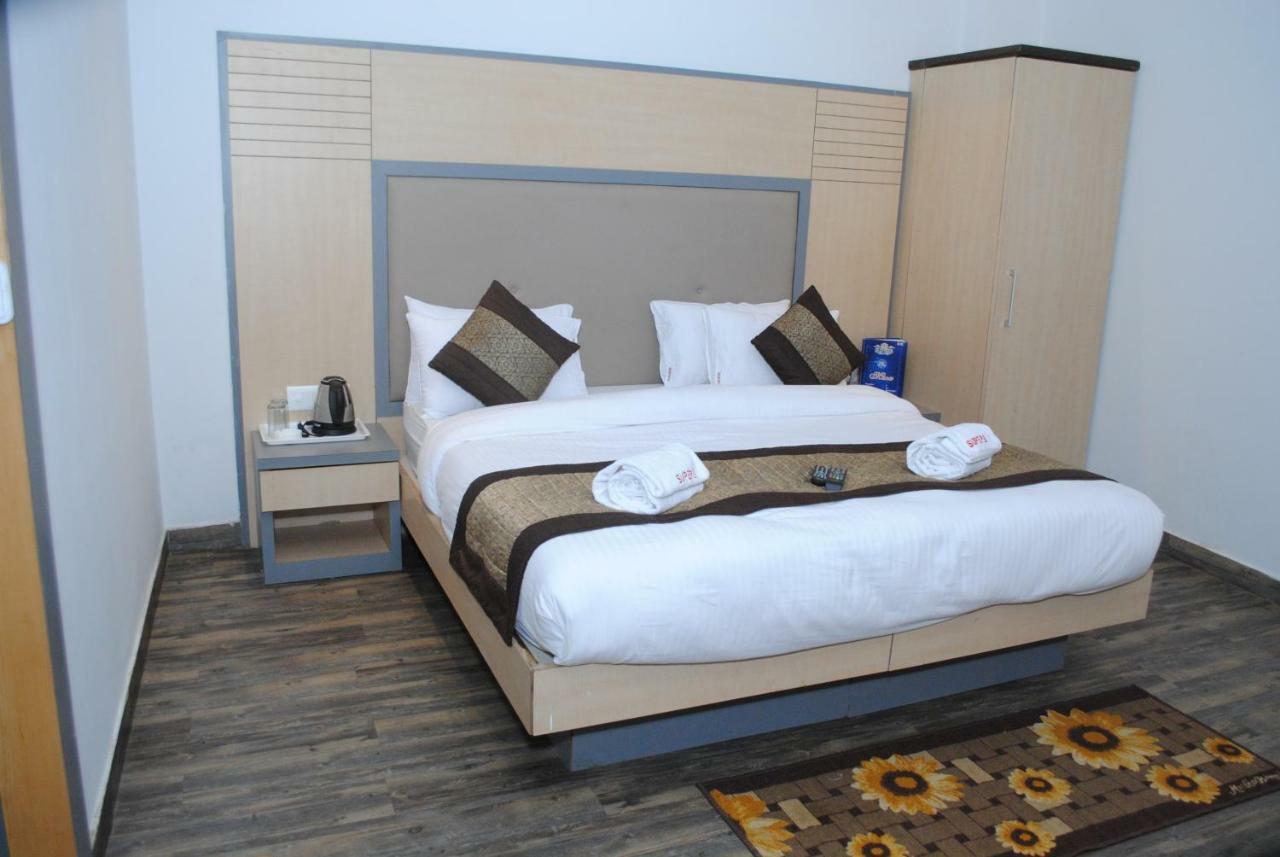 Hotel Superb 5 Mins Walk From Station Nova Deli