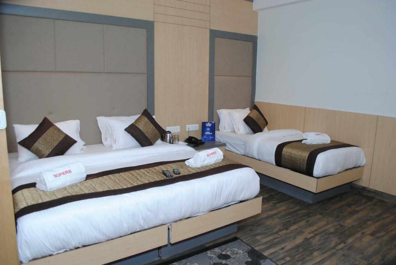 Superb 5 Mins Walk From Station Hotel 3*