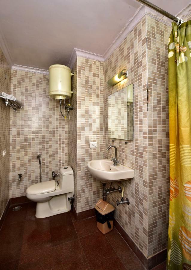 2bhk Comfortable Furnished Serviced In Hauz Khas - Woodpecker Inn 3*