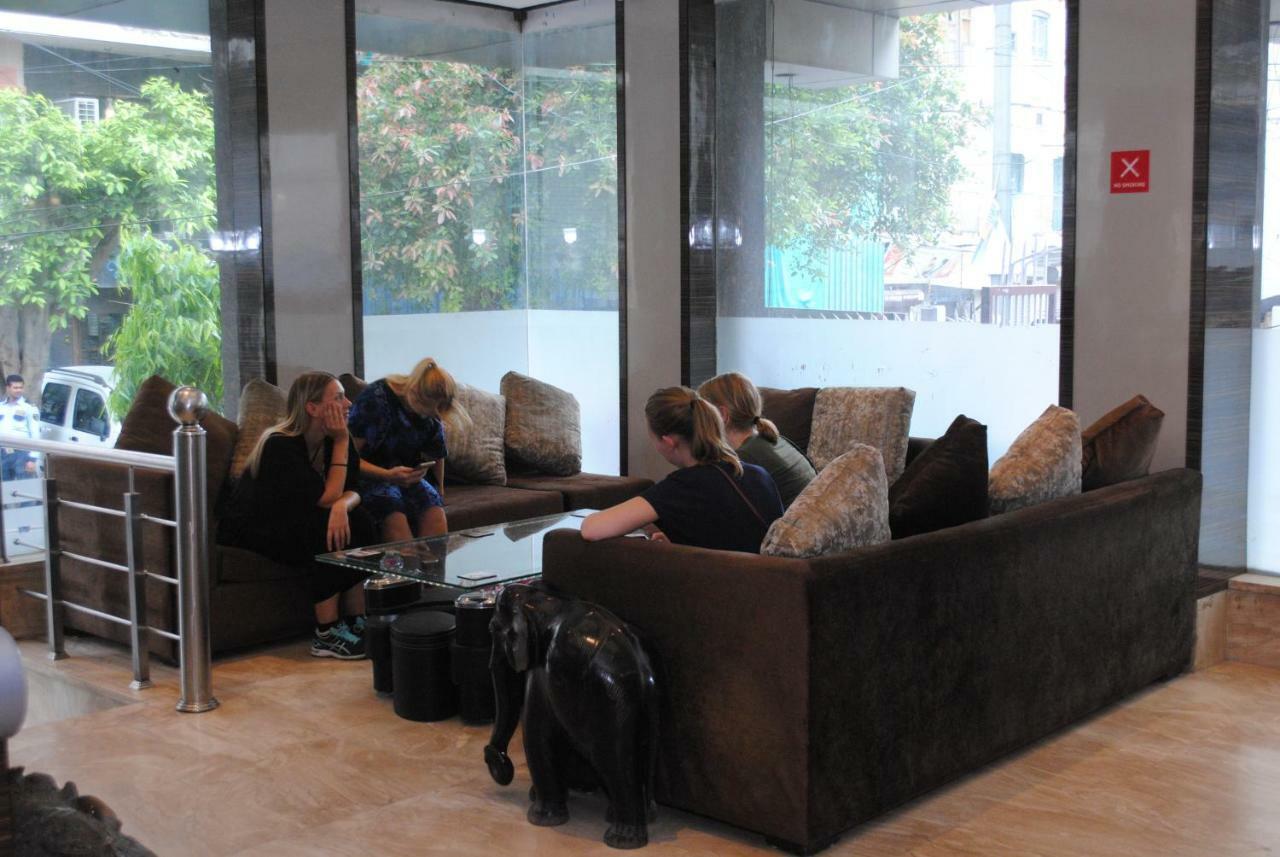 Hotel Superb 5 Mins Walk From Station Nova Deli