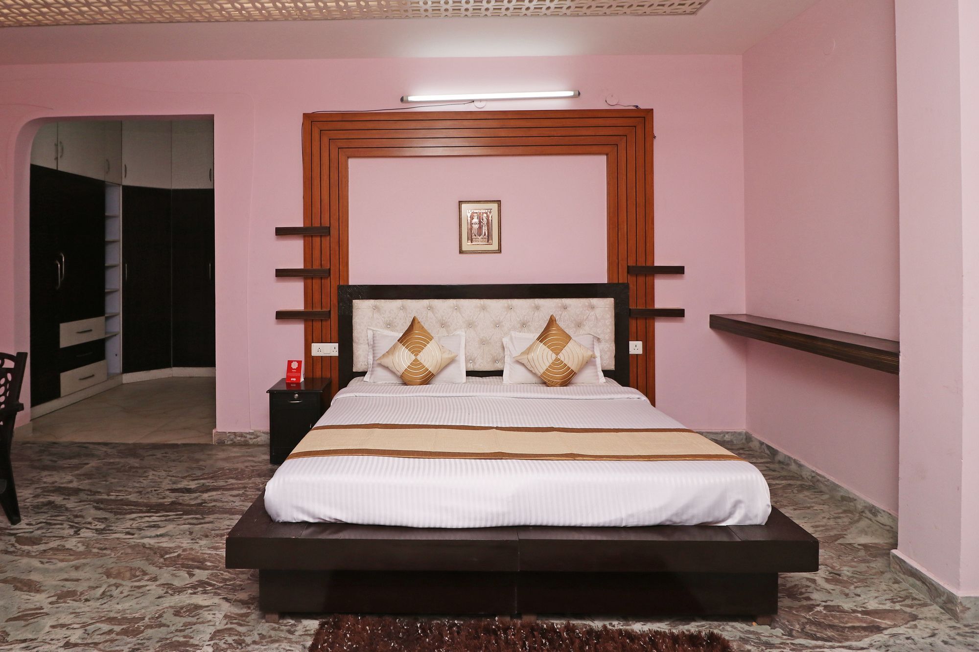 Oyo 10665 Sector 20 Hotel 3*
