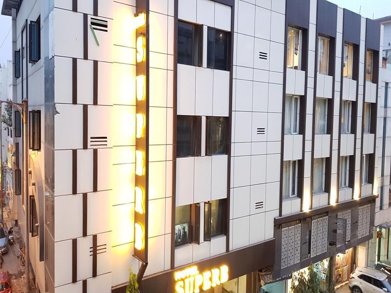 Hotel Superb 5 Mins Walk From Station Nova Deli