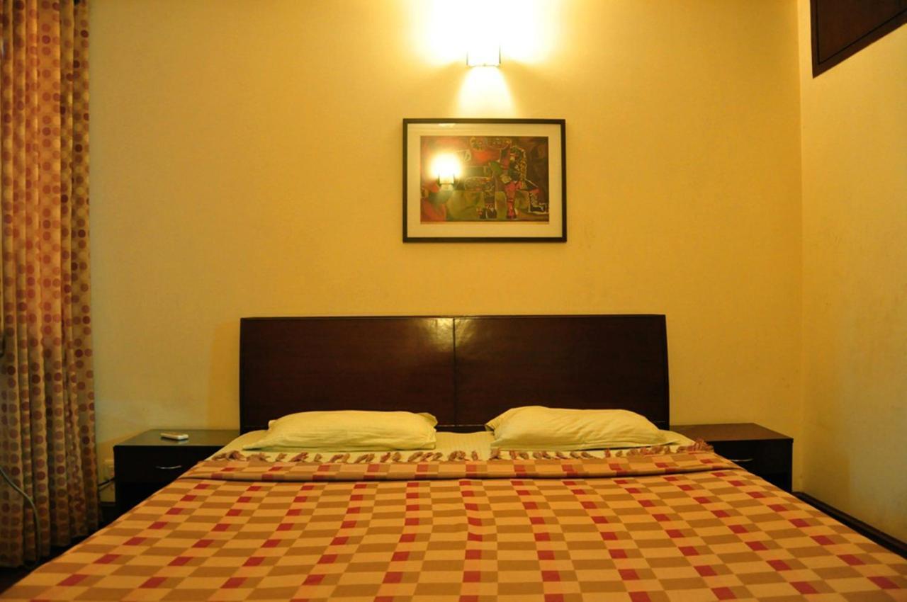 2bhk Comfortable Furnished Serviced In Hauz Khas - Woodpecker
