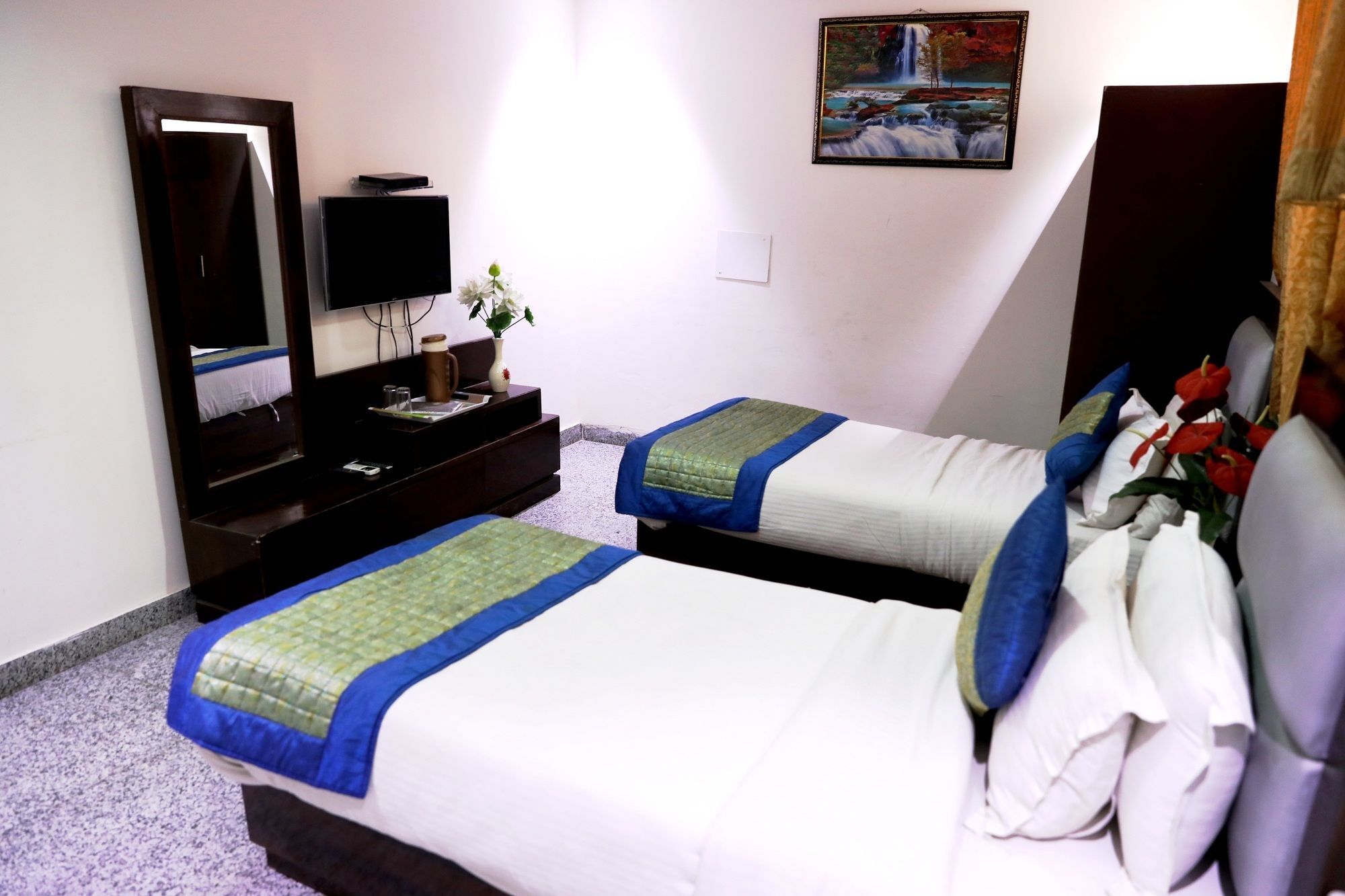 The Paramont Delhi 3* New Delhi
