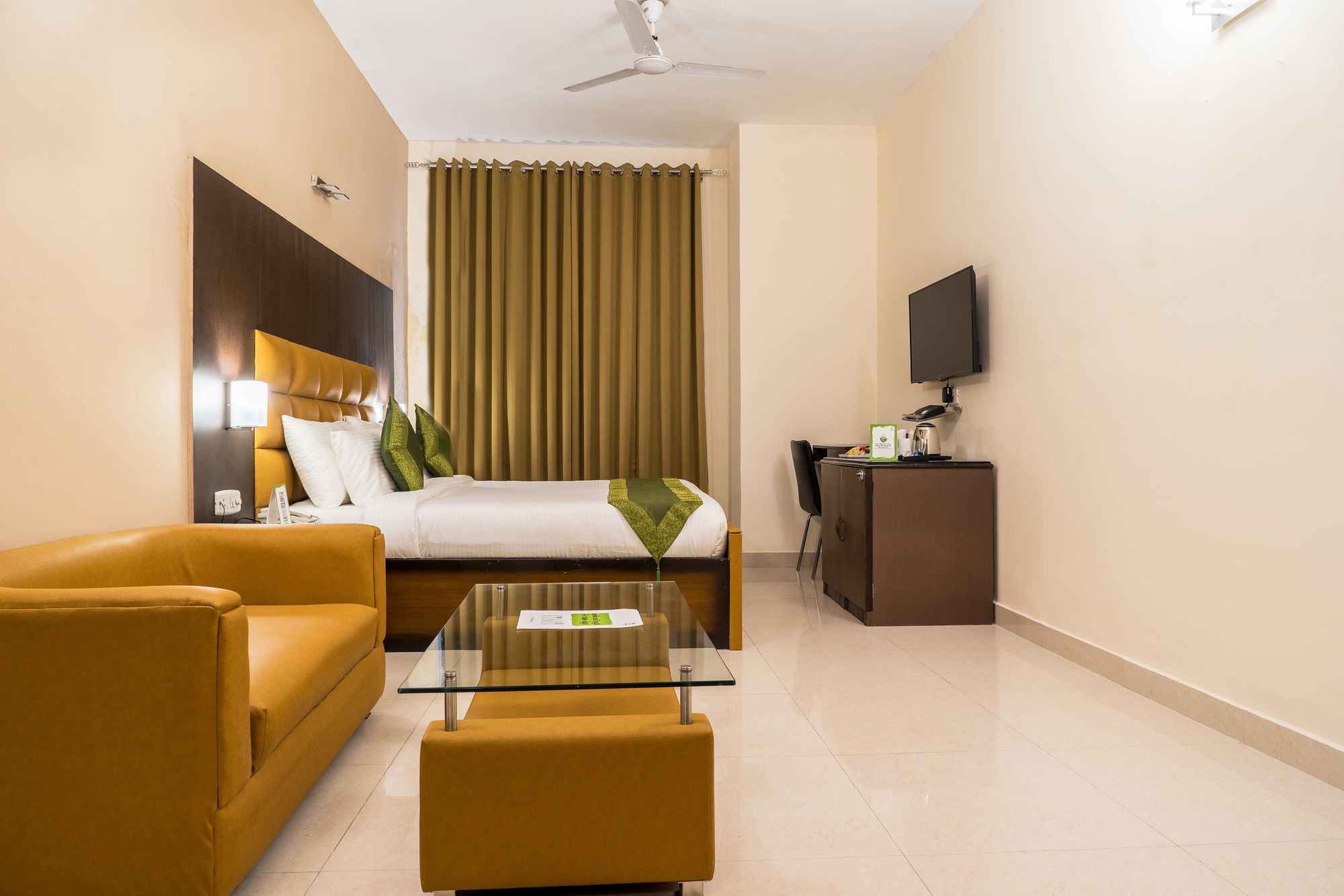 Hotel Treebo Conclave Riviera, Greater Kailash New Delhi