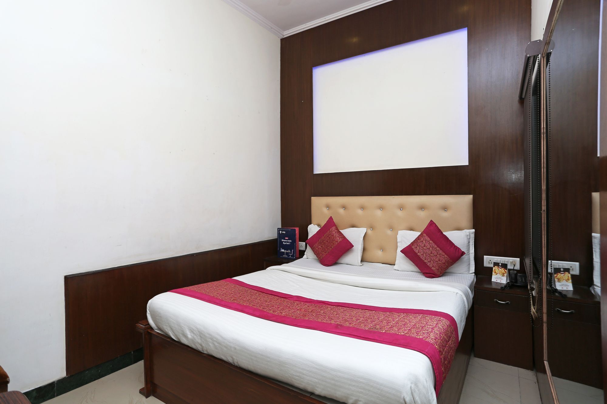 Hotel Oyo 6264 Near Main Bazar New Delhi