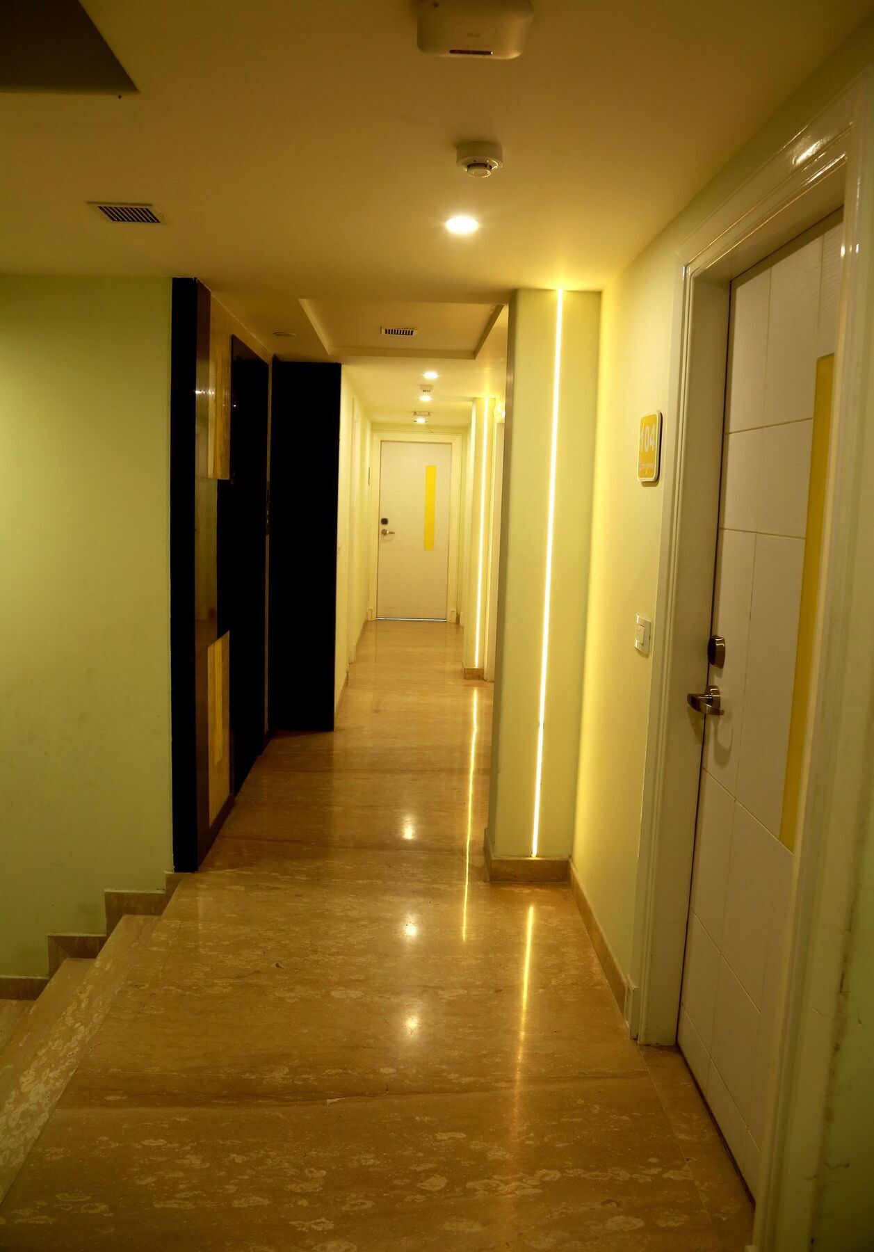 Hotel Empire Railway Station 4*