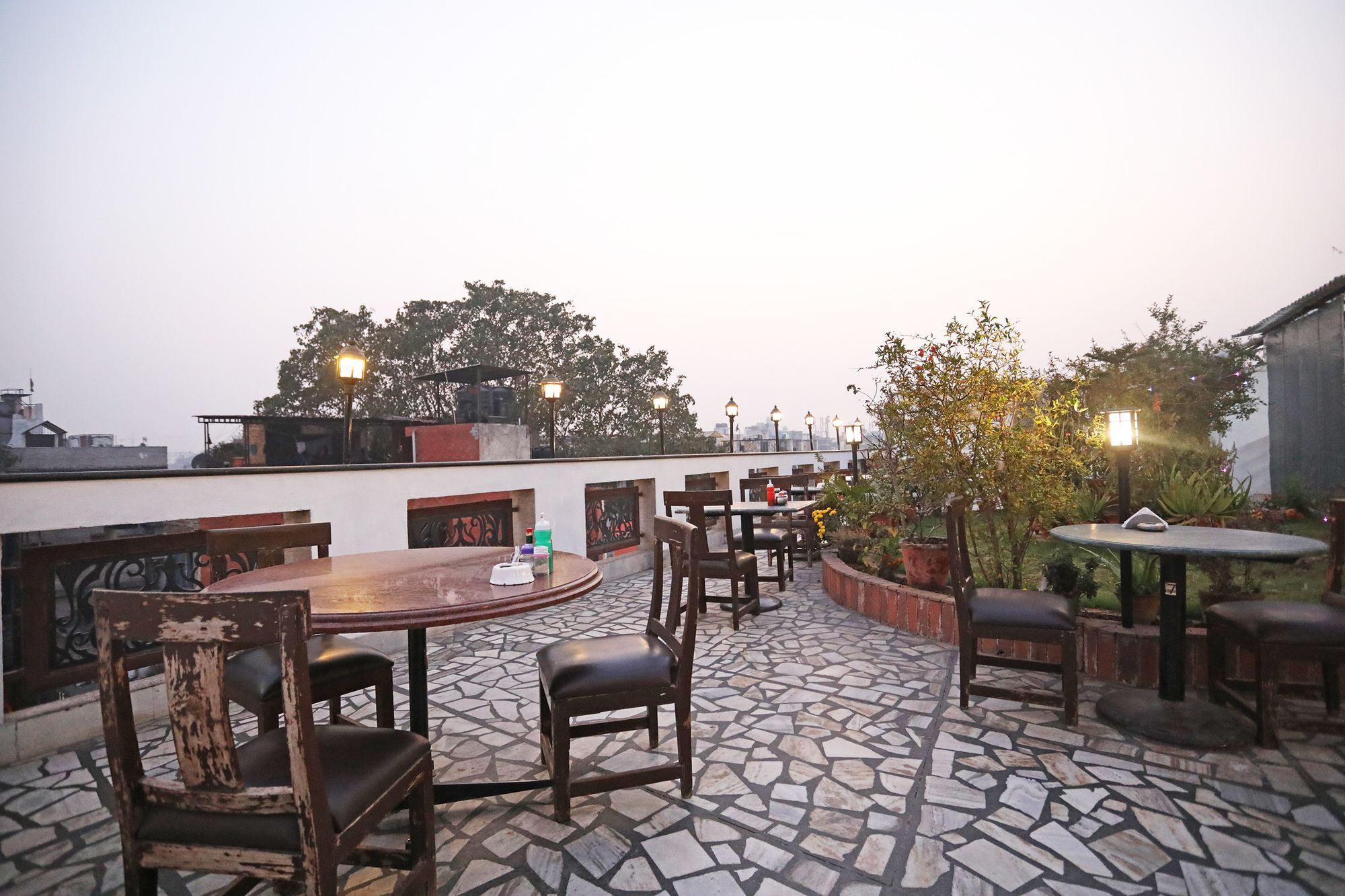 Capital O 10750 Vivek Hotel New Delhi