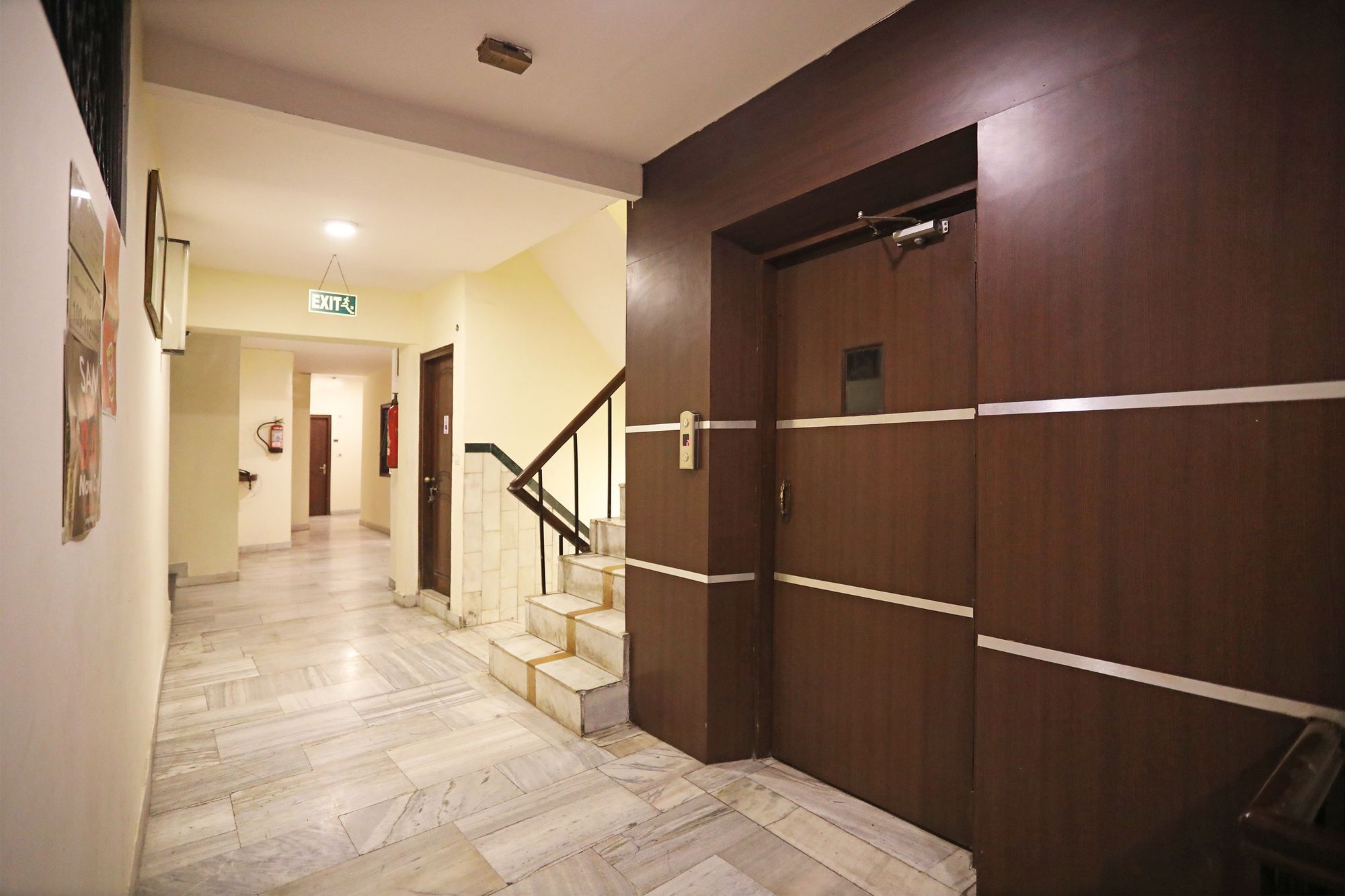 Capital O 10750 Vivek Hotel 3*