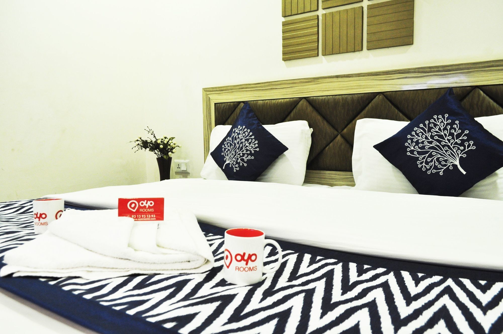 Oyo Premium Laxmi Nagar