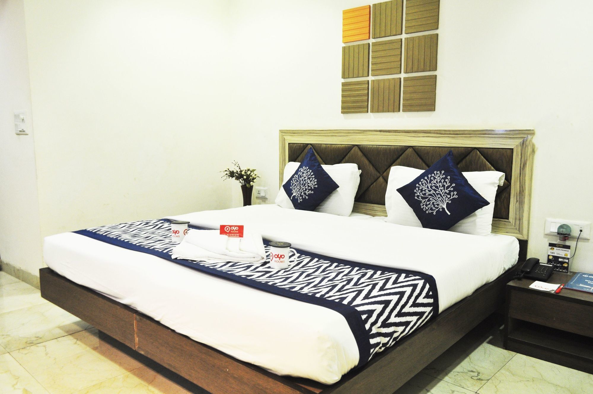 Oyo Premium Laxmi Nagar