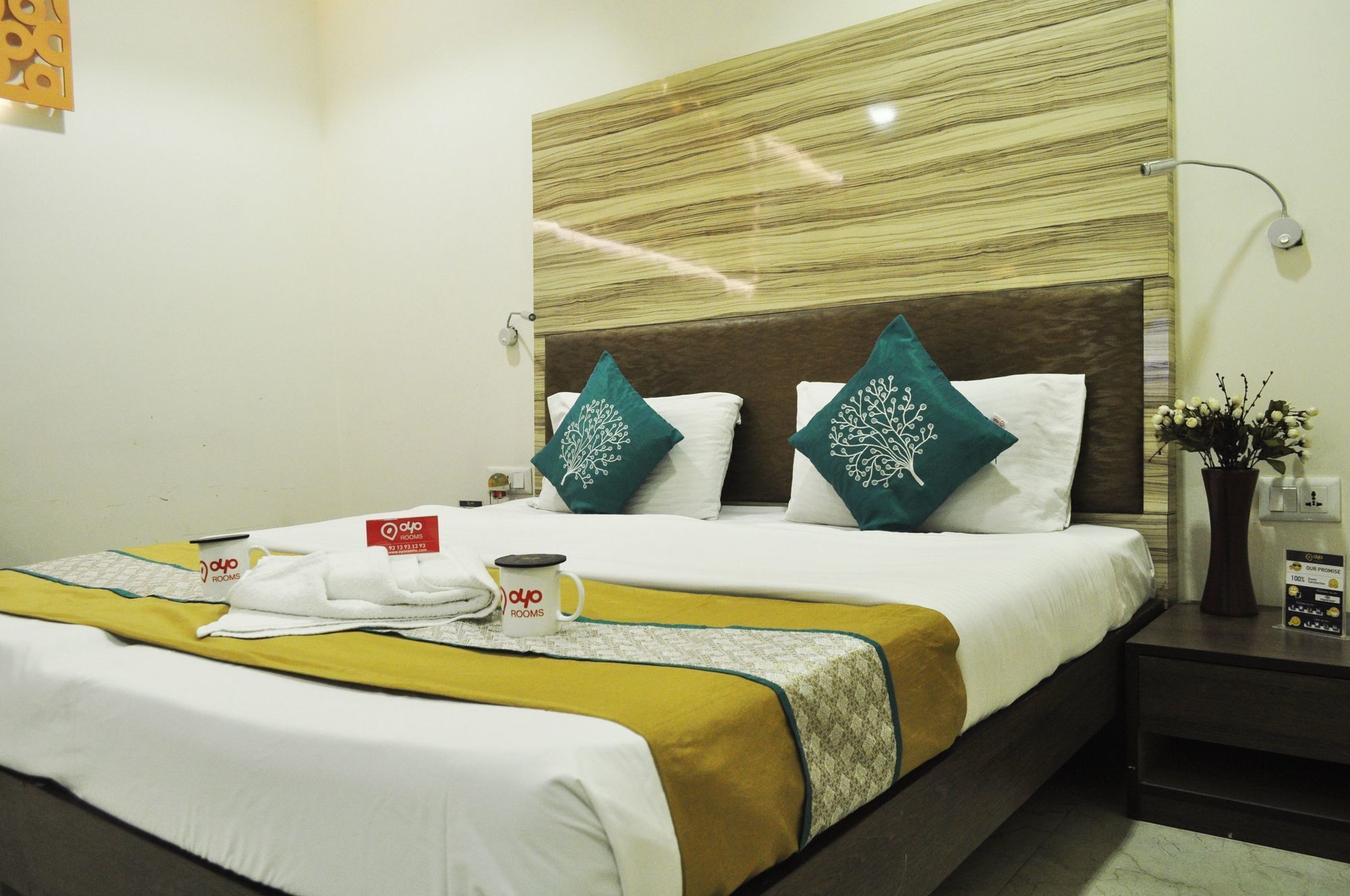 Oyo Premium Laxmi Nagar 2*