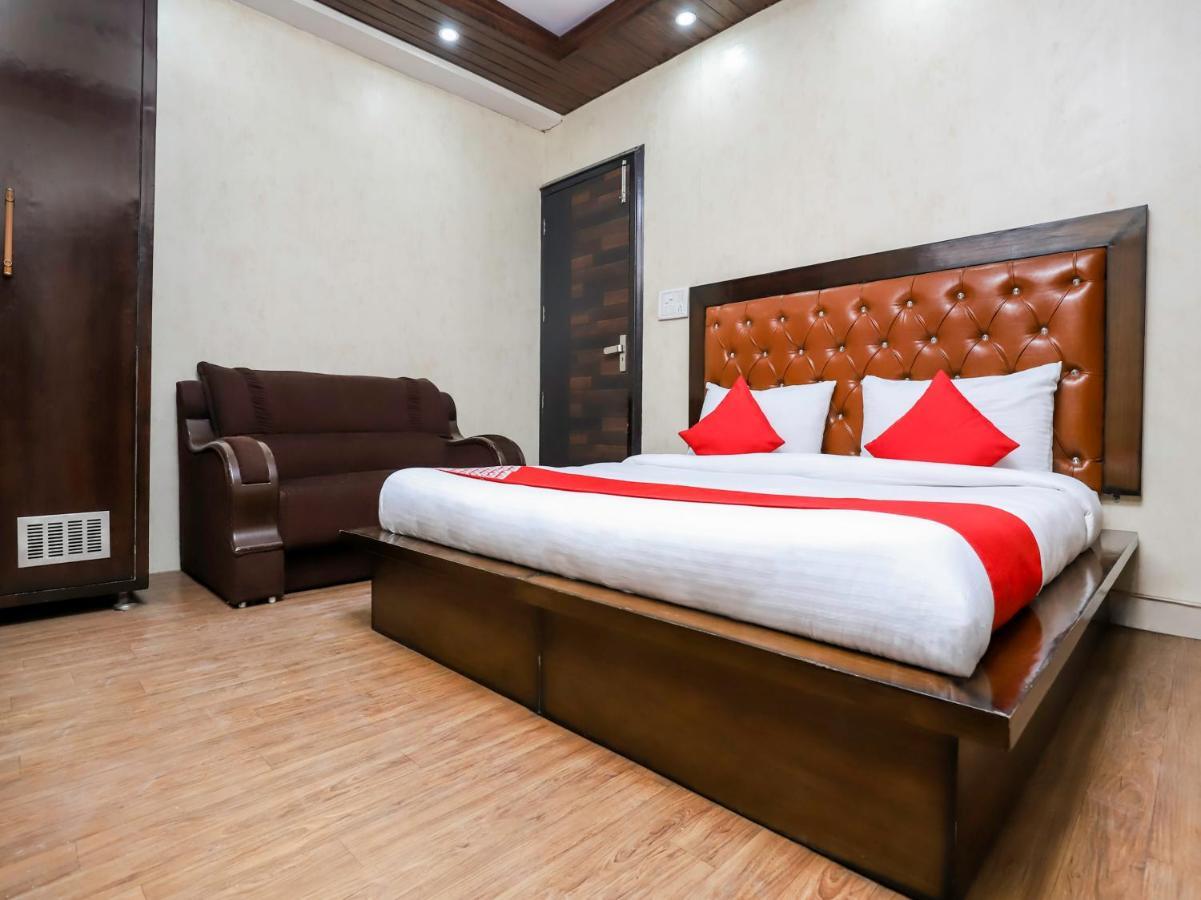 Oyo 28357 Mannat Hotel 3*