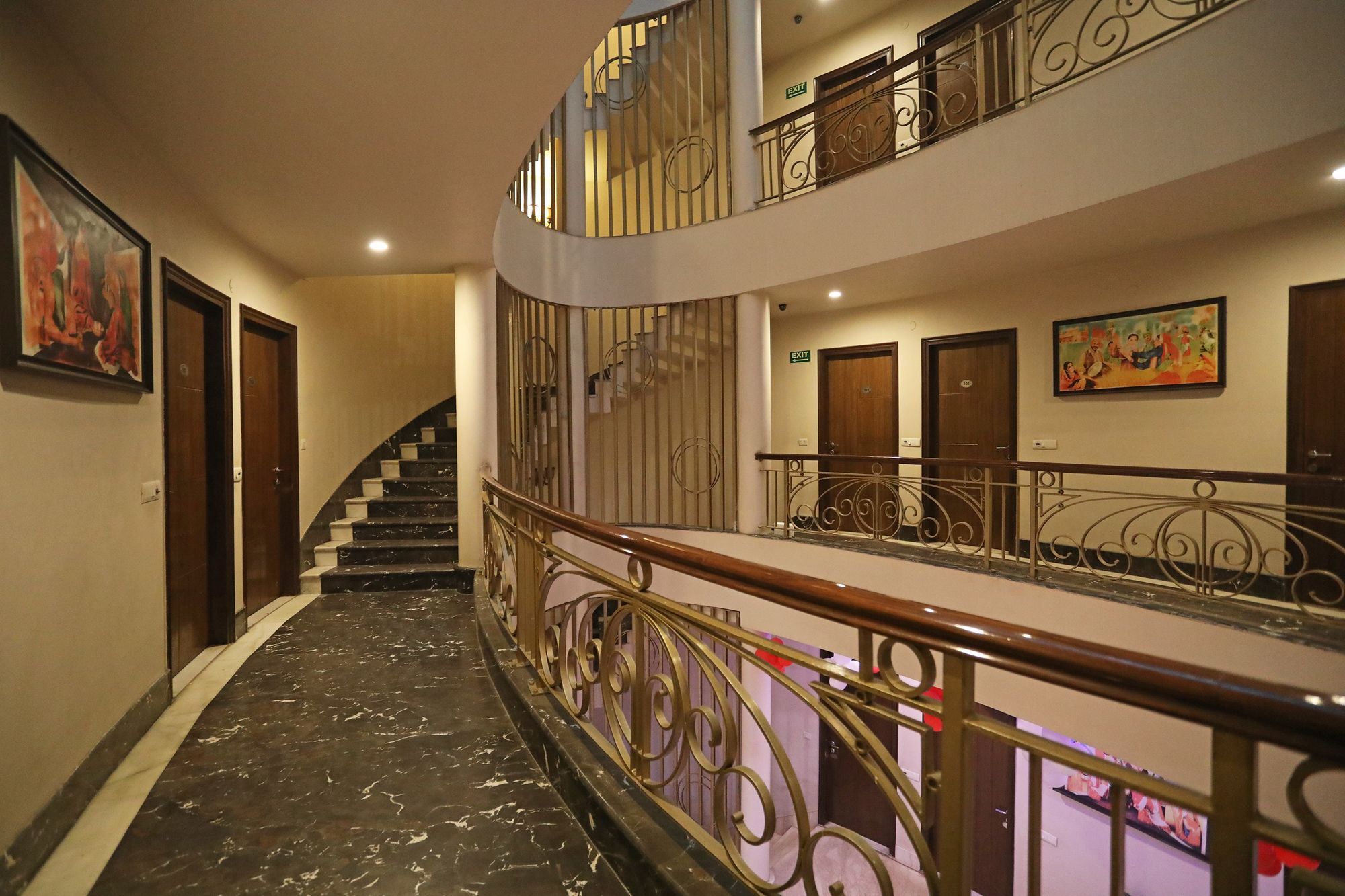 Oyo 11352 Shanti Hotel 2*