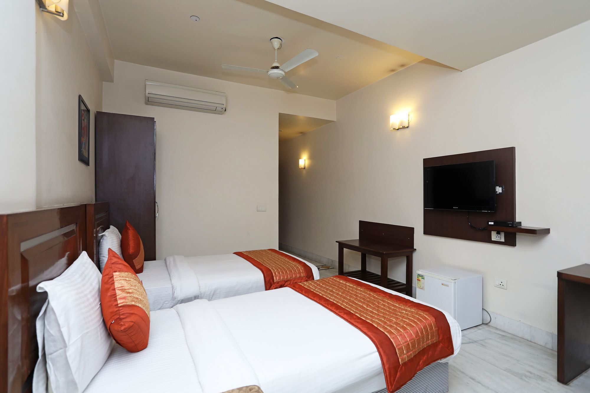 Oyo 11352 Shanti Hotel