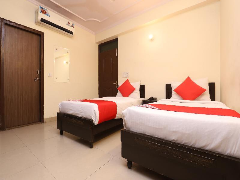 Oyo 28126 Charanpahari 3* New Delhi