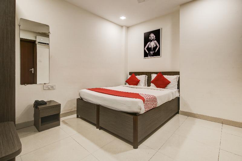 Hotel O 74192 Vishwakarma Palace