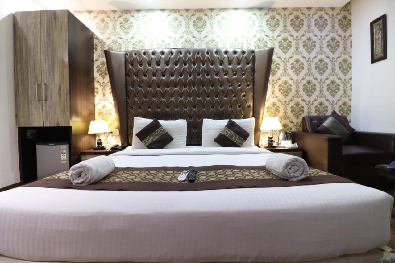 Hotel Waterfall Delhi (National Capital Territory of India)
