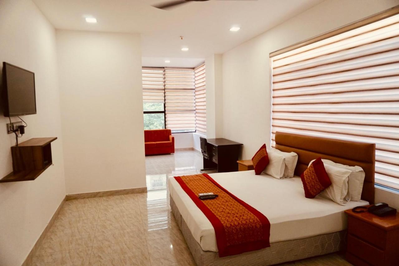 Amora Dwarka 3*