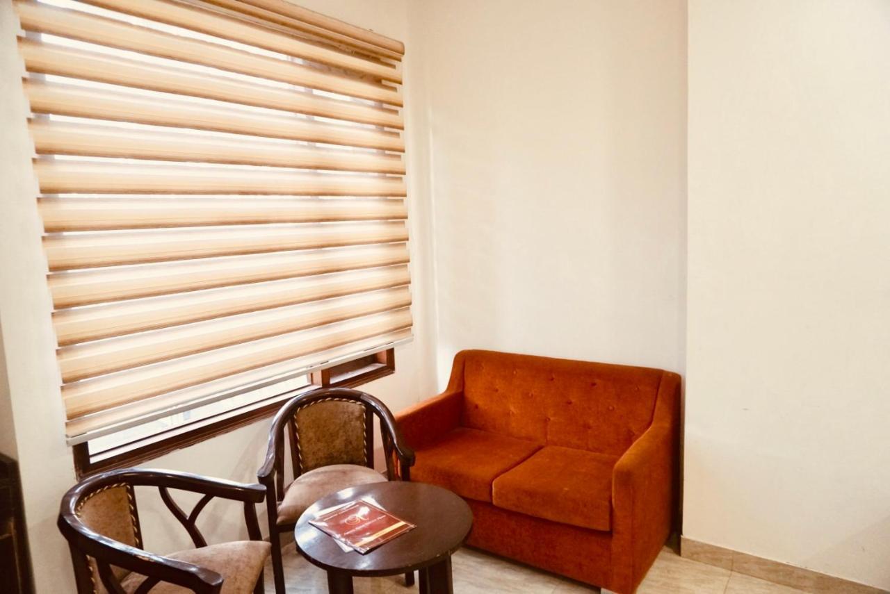 Hotel Amora Dwarka New Delhi