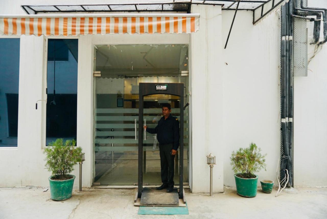 Amora Dwarka 3*