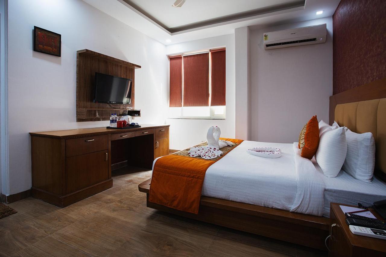 The Lohmod - Near Delhi Airport Hotel