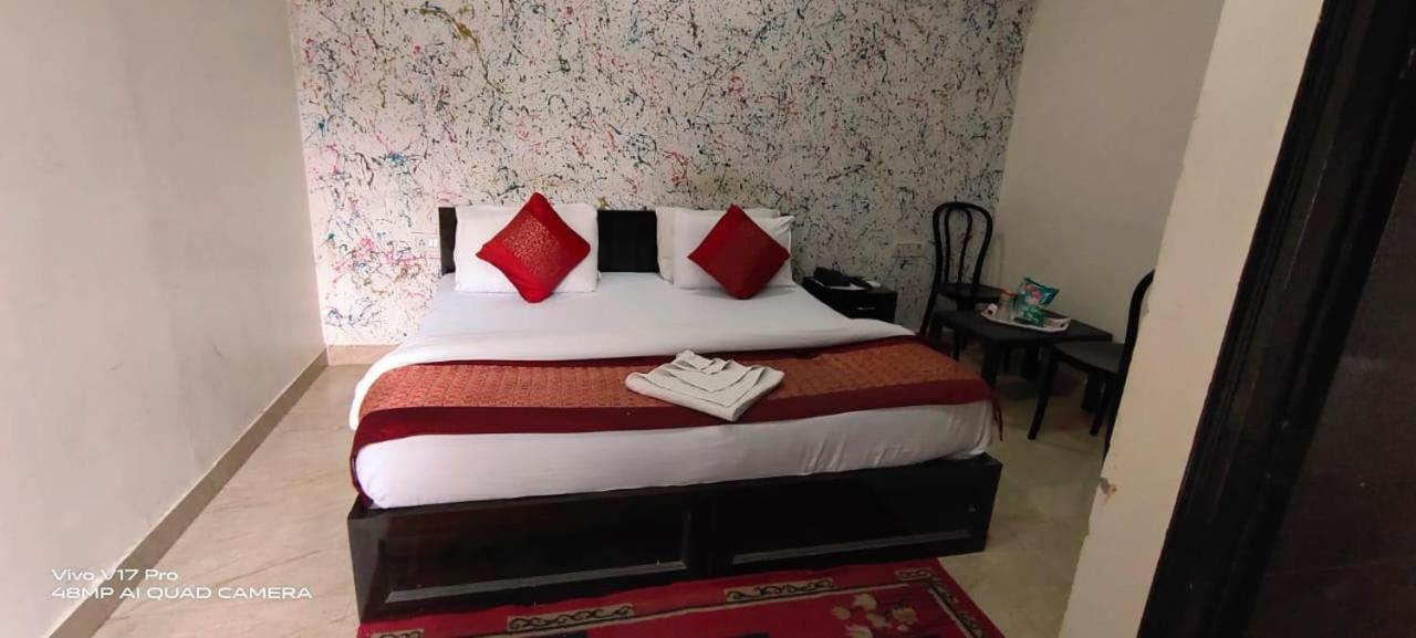Guest house Bhogal *