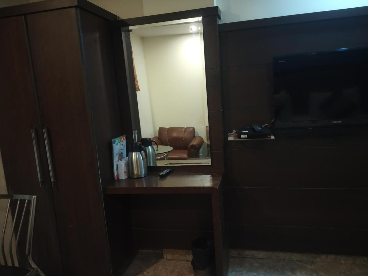 Adb Rooms Dada Cottage Hotel New Delhi