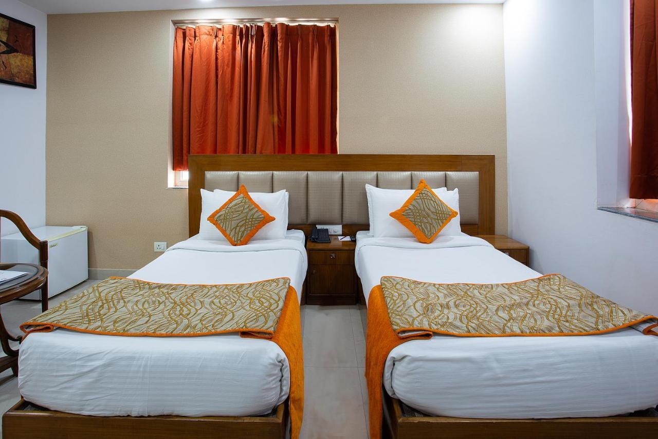 Hotel The Lohmod - Near Delhi Airport 4*