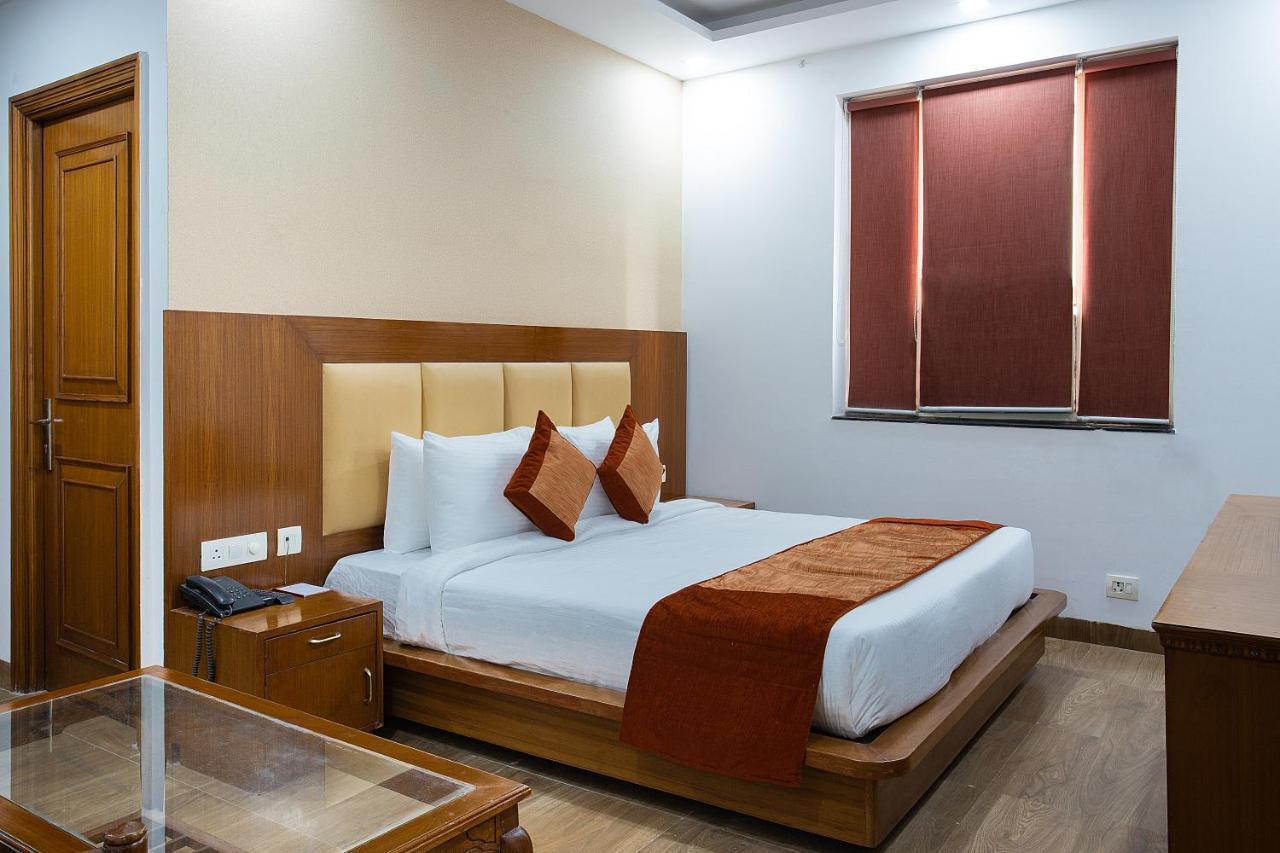 Hotel The Lohmod - Near Delhi Airport