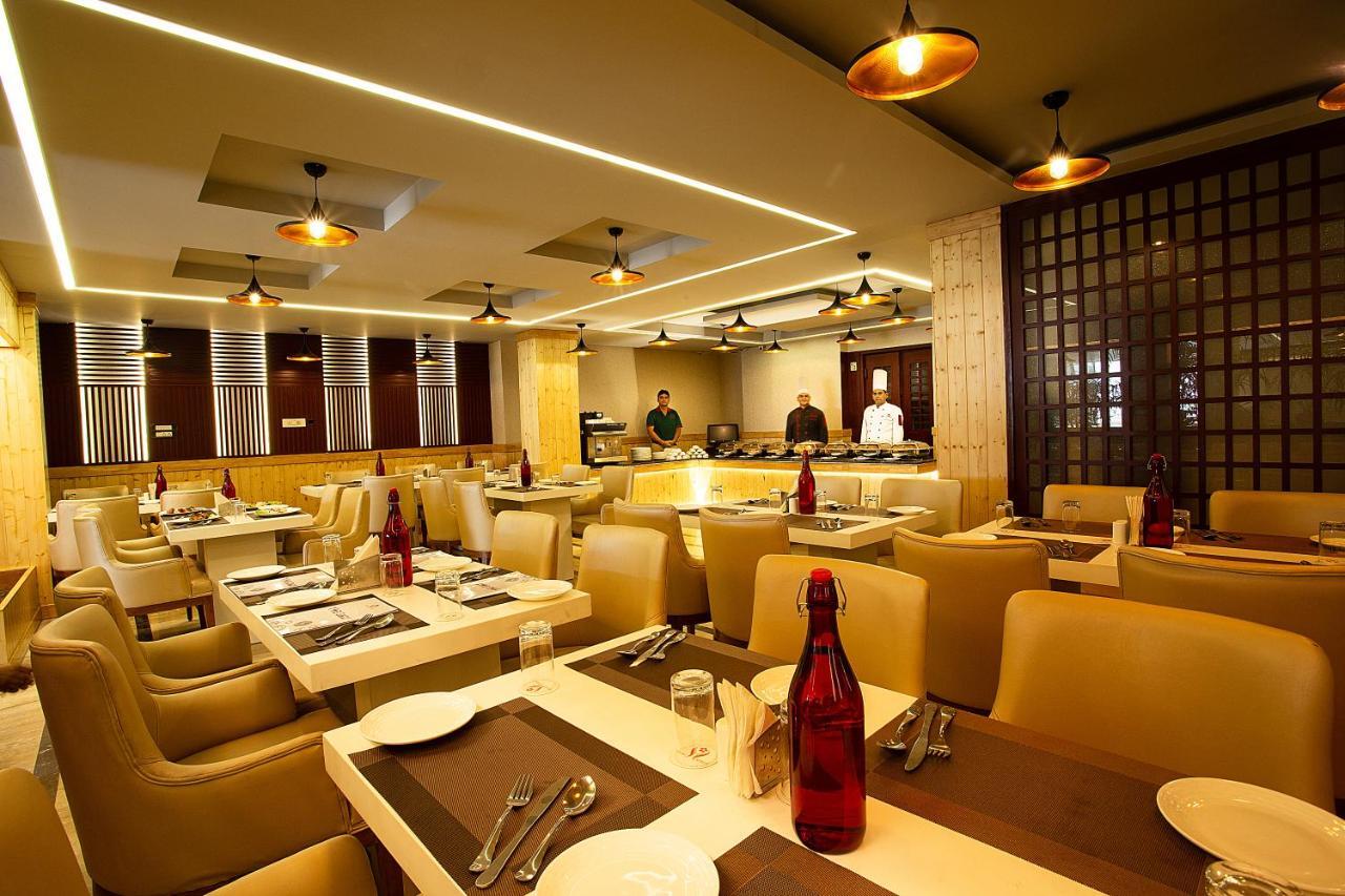 Hotel The Lohmod - Near Delhi Airport 4*