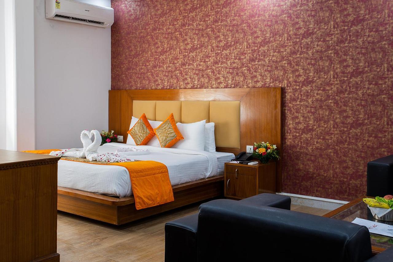 The Lohmod - Near Delhi Airport Hotel