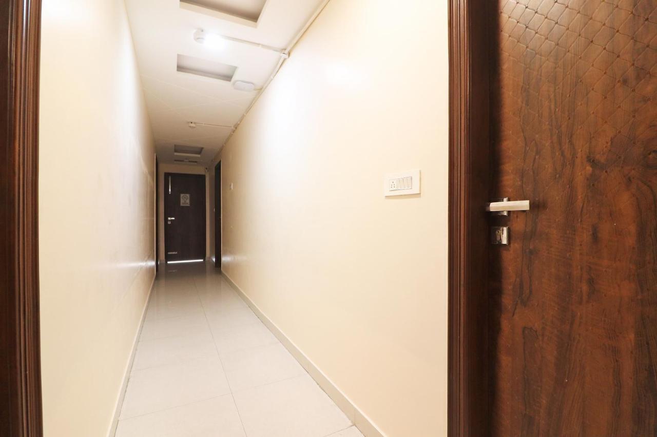 Hotel Oyo Mannat Residency Near Rohini Sector 18 Metro Station New Delhi