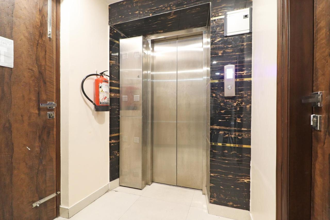 Hotel Oyo Mannat Residency Near Rohini Sector 18 Metro Station New Delhi