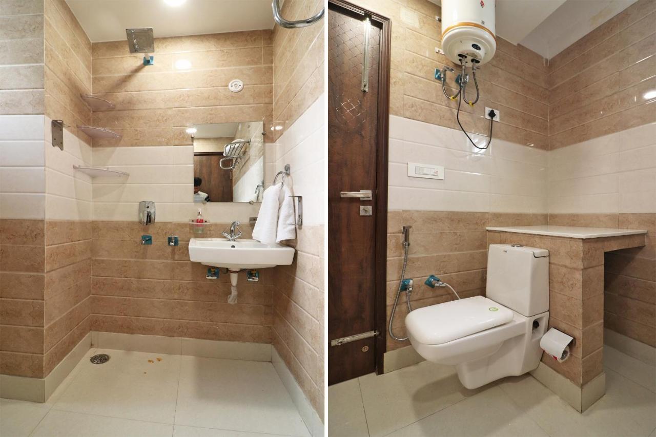 Oyo Mannat Residency Near Rohini Sector 18 Metro Station