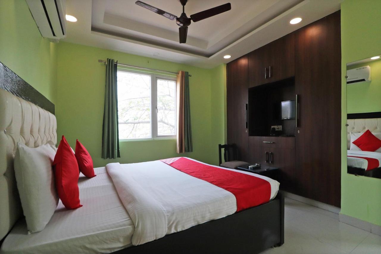 Oyo Mannat Residency Near Rohini Sector 18 Metro Station Hotel New Delhi