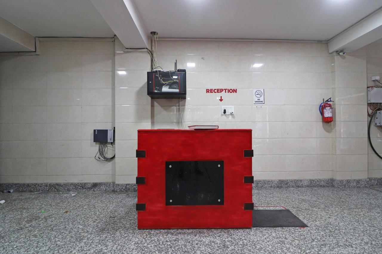 Oyo Mannat Residency Near Rohini Sector 18 Metro Station Hotel 3*