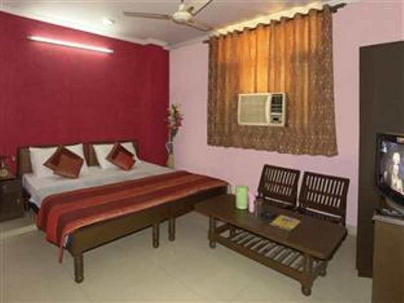 Pal Palace Hotel