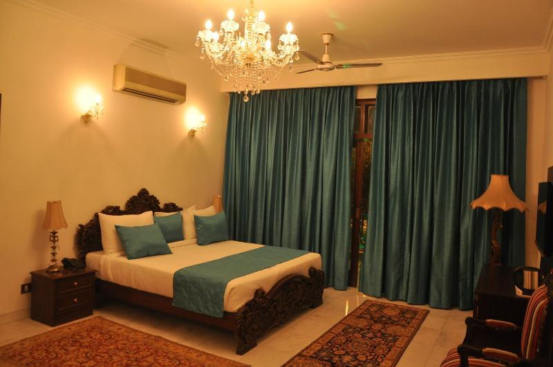 Africa Avenue South Ex 4*