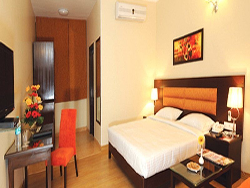 Clarks Kailash Colony