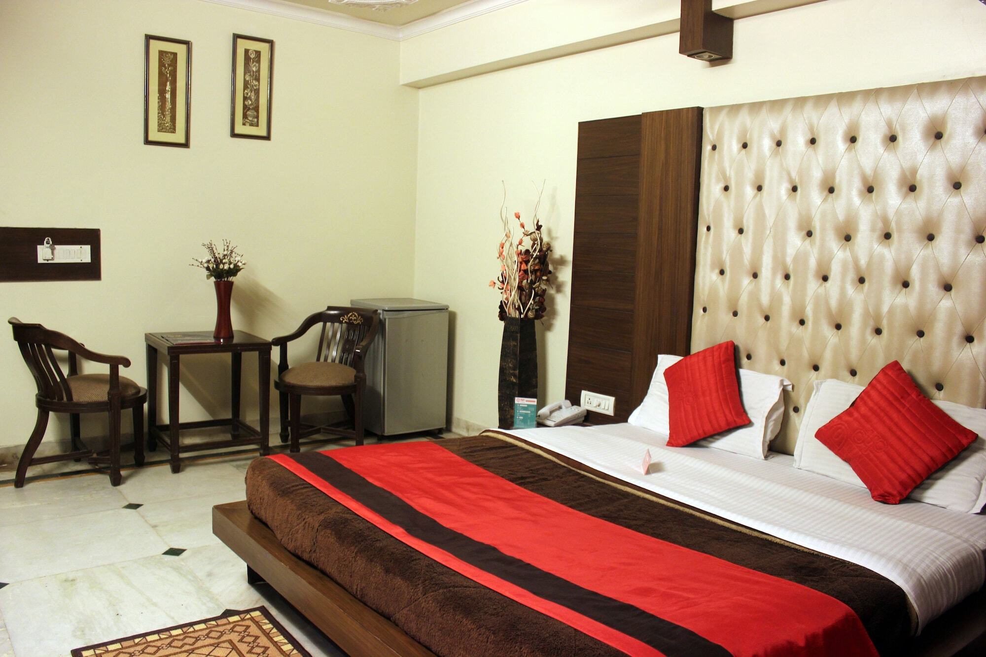 Fabexpress Welcome Palace Near Railway Station