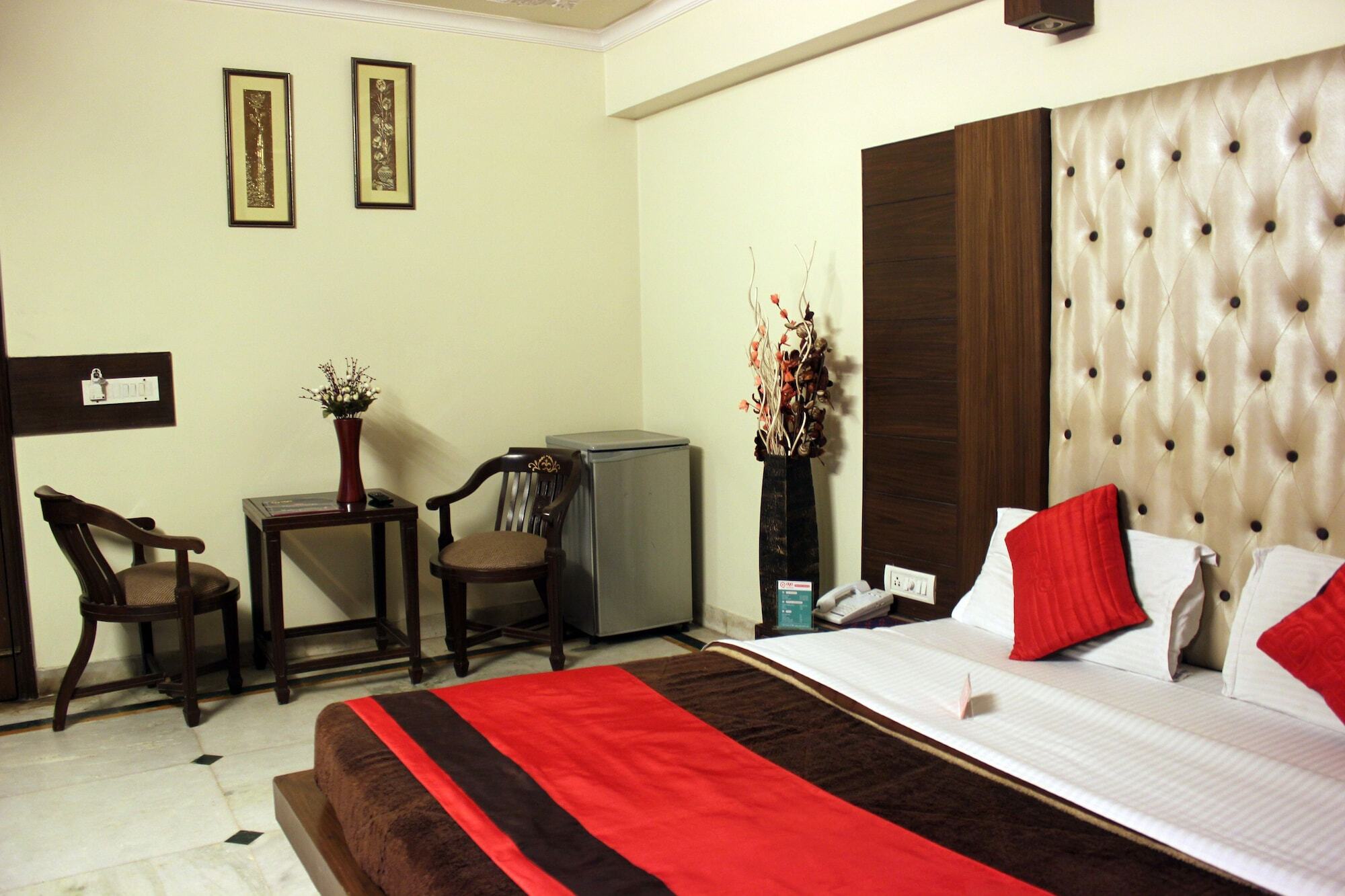 Fabexpress Welcome Palace Near Railway Station