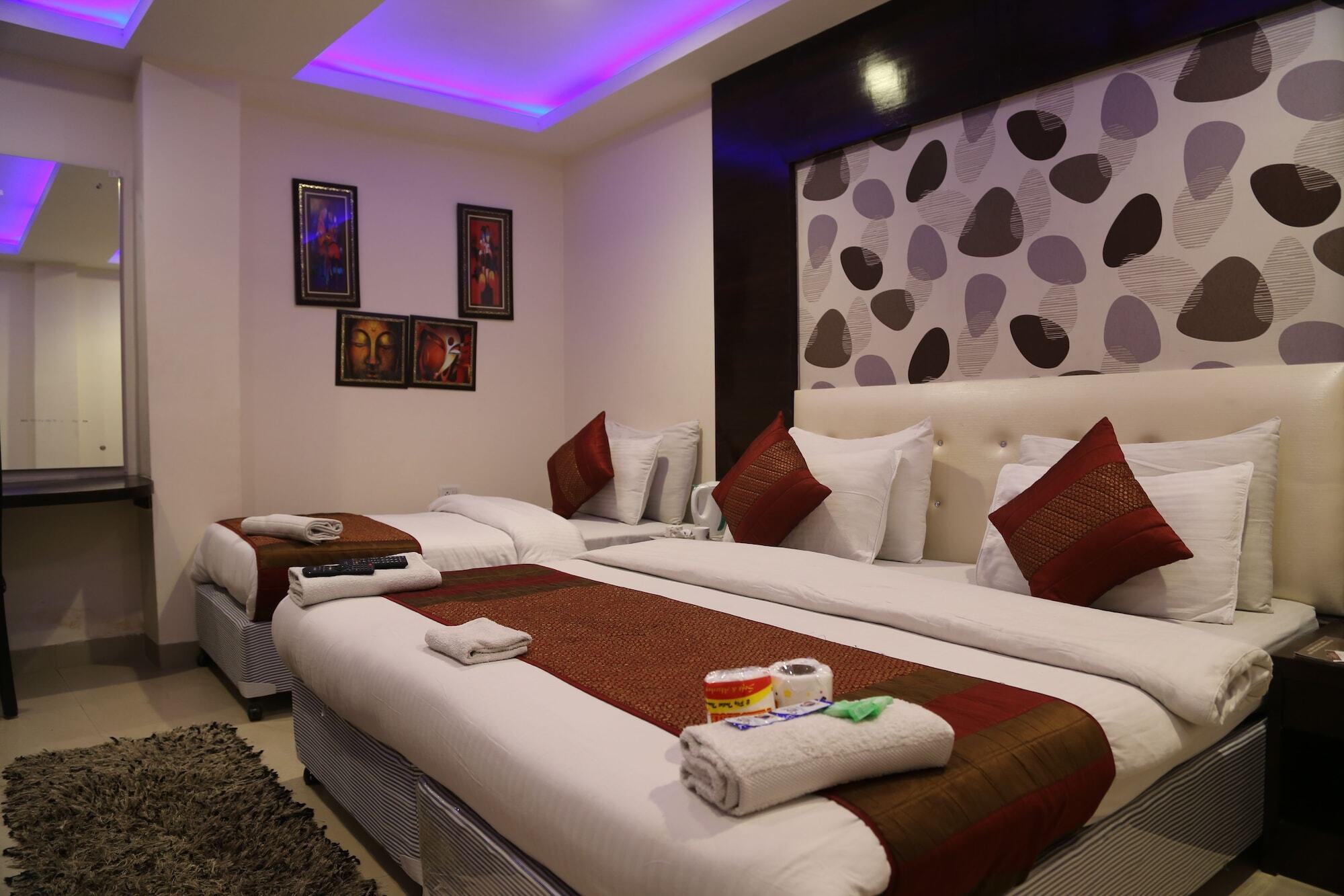 Hotel Check In Rk Ashram 3*