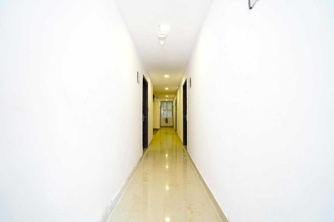 Oyo Discovery Near New Ashok Nagar Metro Station Hotel 3*