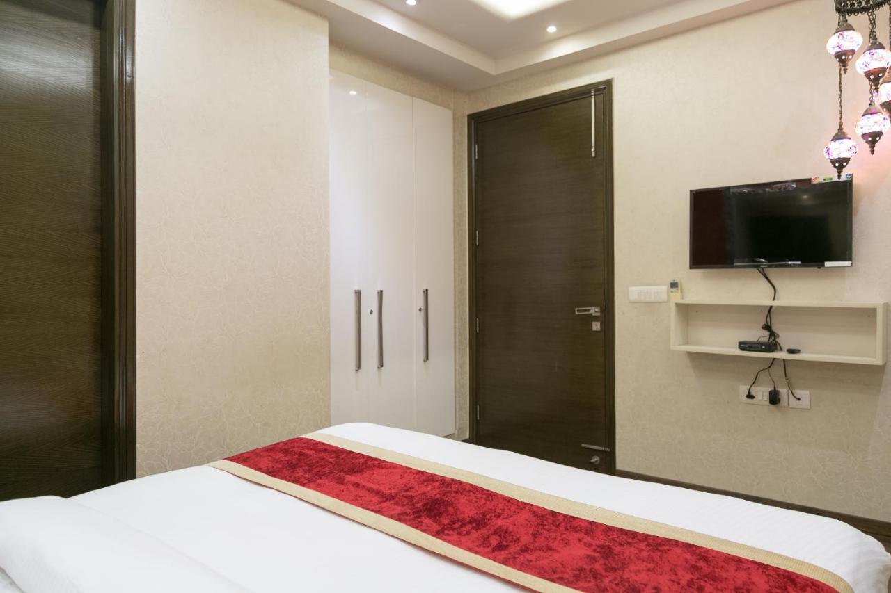 Bed & Breakfast Under My Roof - Premium New Delhi
