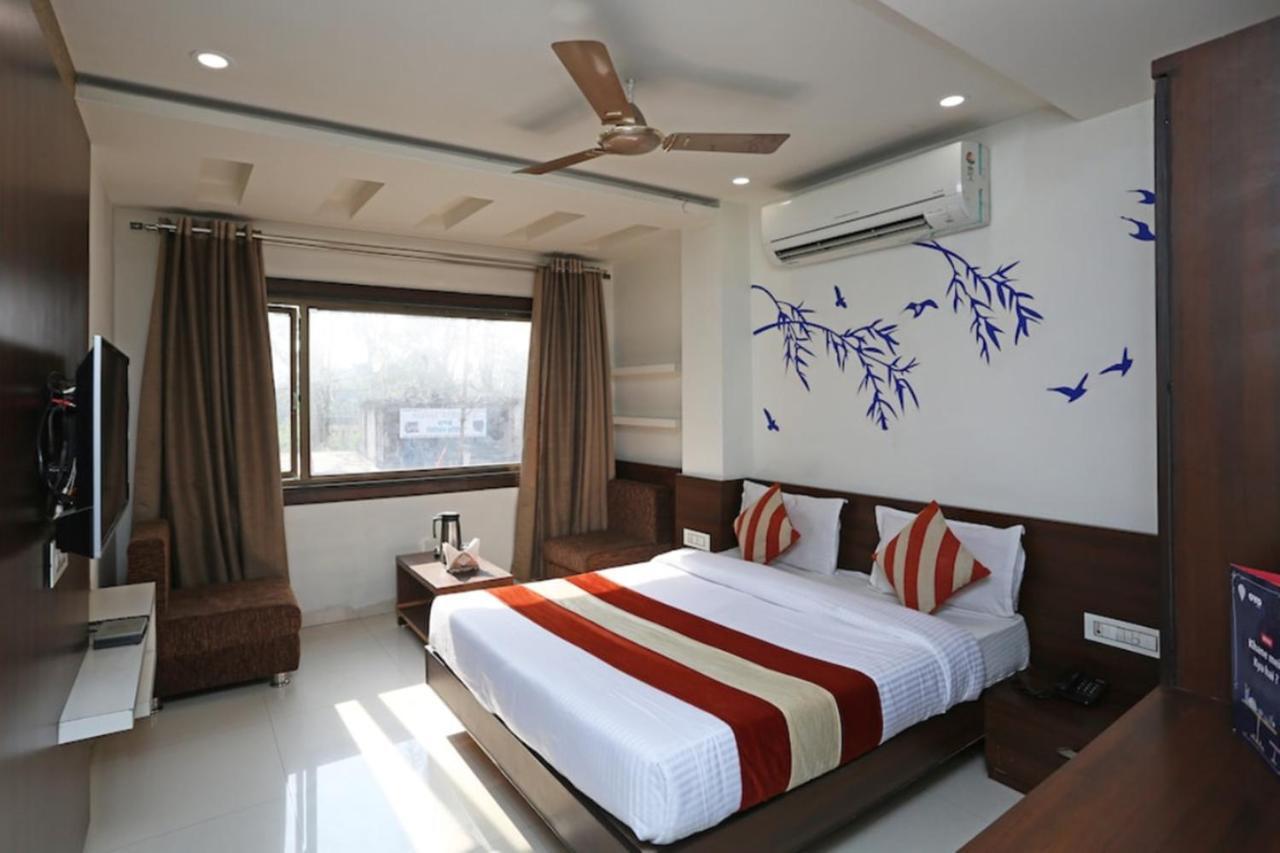 Airport Daya Capitol Hotel 4*