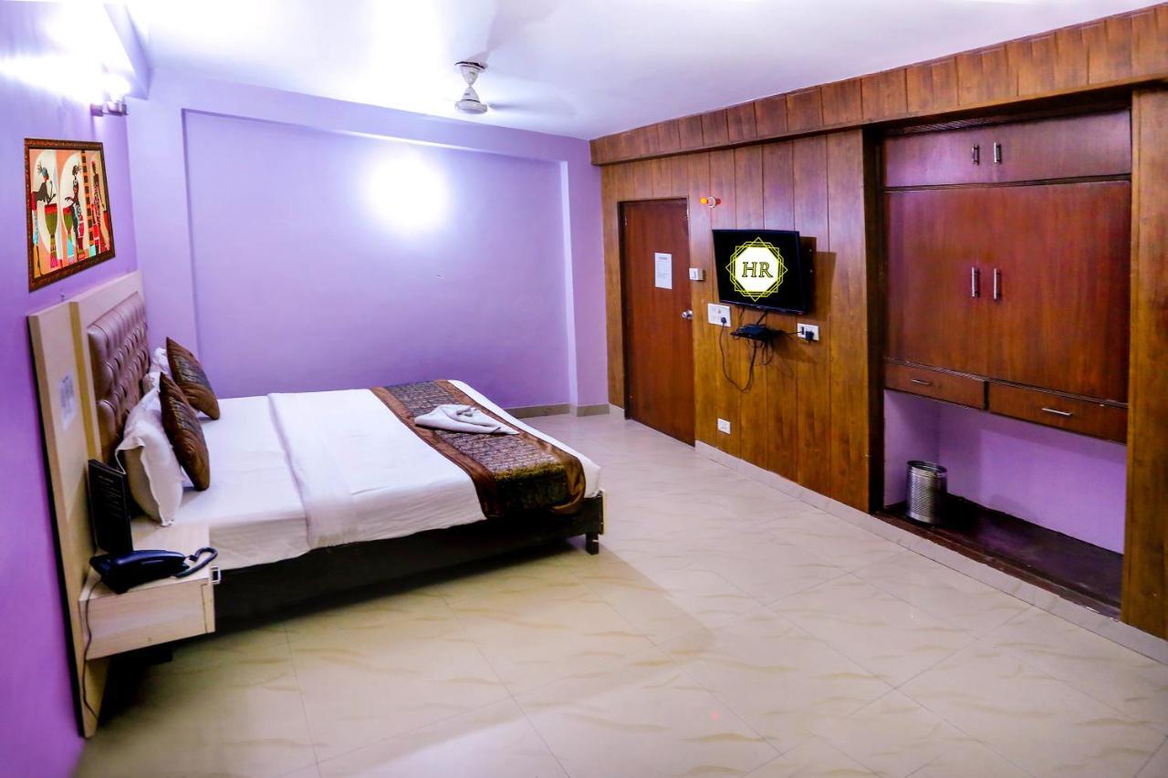Airport Runway Hotel New Delhi