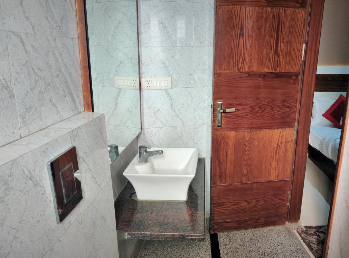 Hotel Raj Mahal 3*
