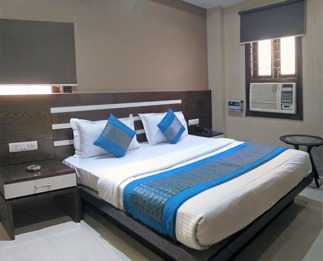 Raj Mahal Hotel 3*