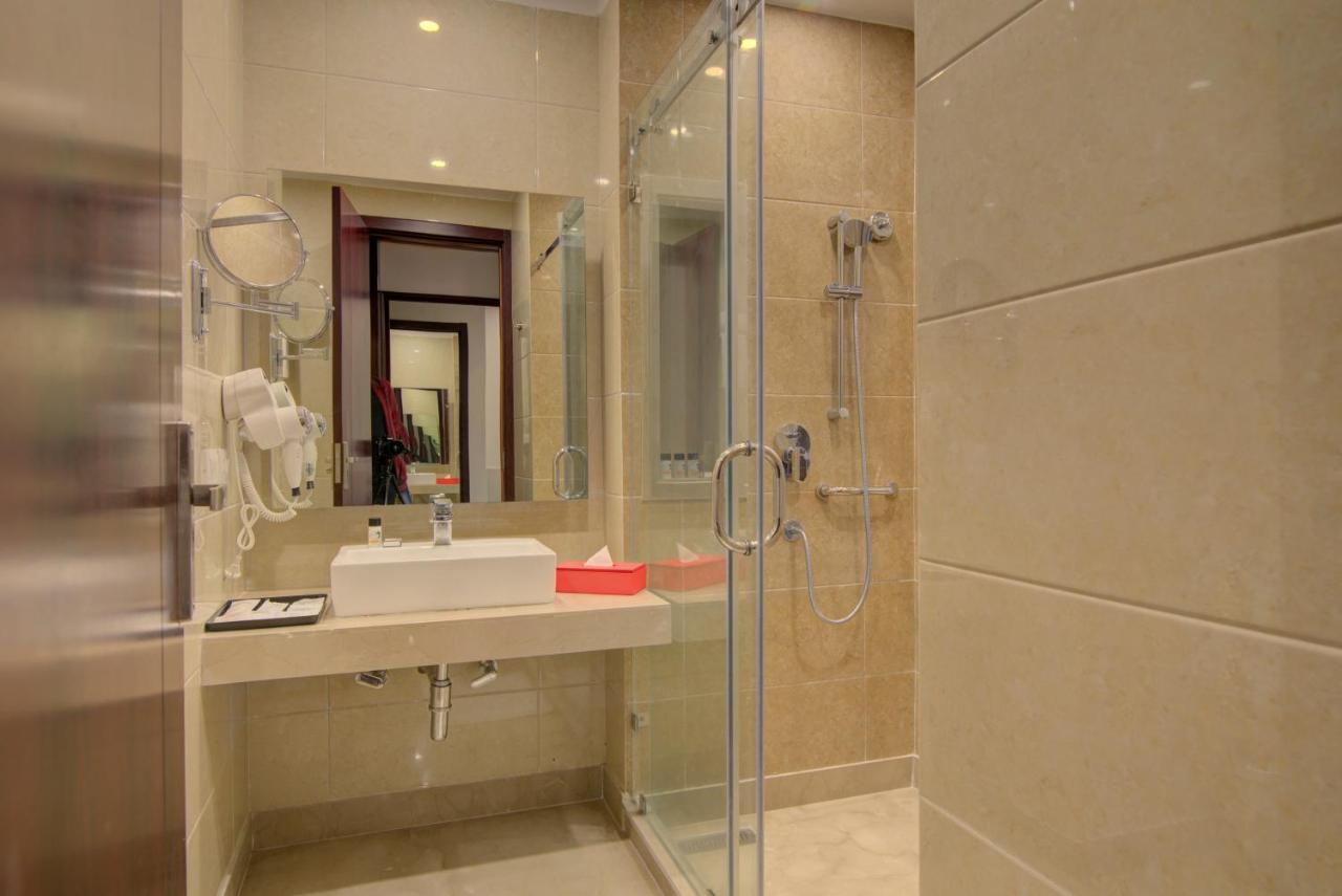 Ramada By Wyndham New Pitampura Hotel